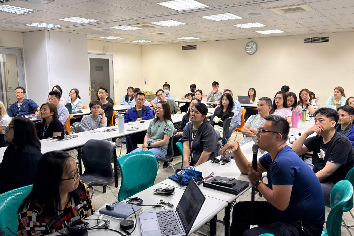 SINOX Organizational Learning | Knowledge Sharing SINOX promotes organizational learning and cross-functional knowledge sharing to strengthen R&D and innovation capabilities.